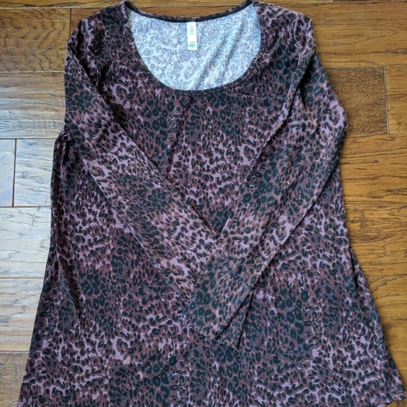 LuLaRoe Tops - Lularoe Lynnae long sleeve Top